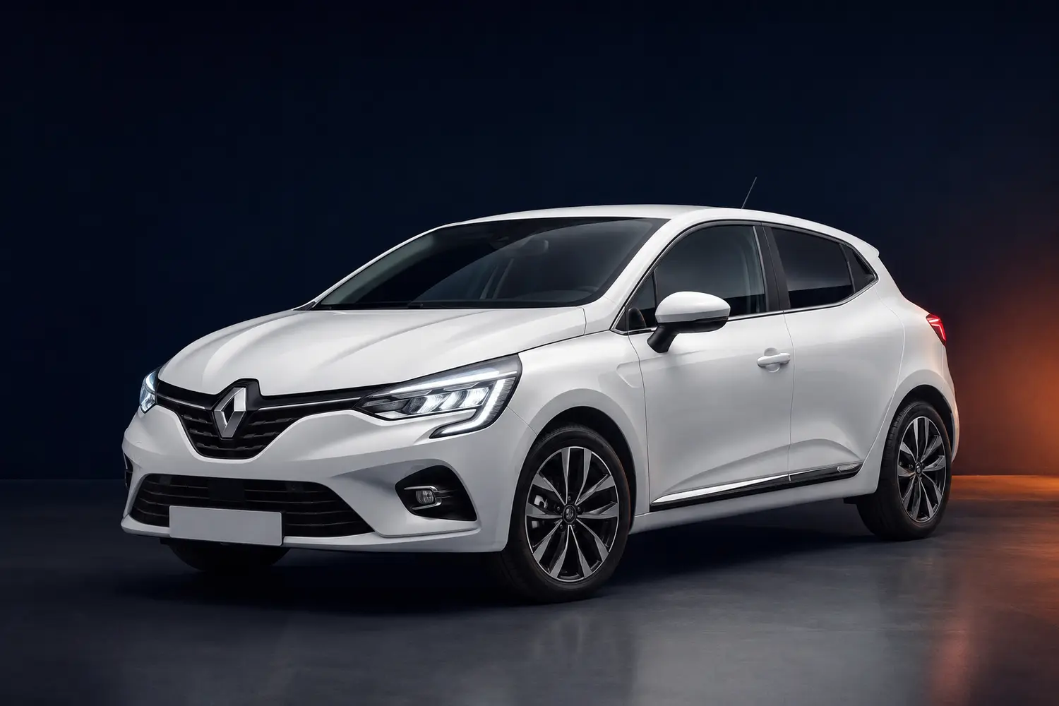 2022 beyaz Renault Clio dış görünüm